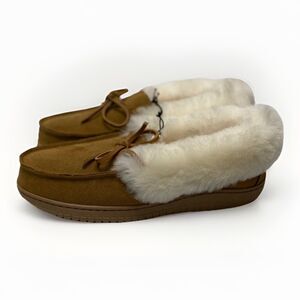 NEW Dluxe by Dearfoam Suede Leather Women Sz 7 Lamb Shearling Moccasin Slippers